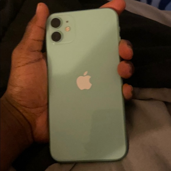 iPhone 11 - Picture 2 of 2